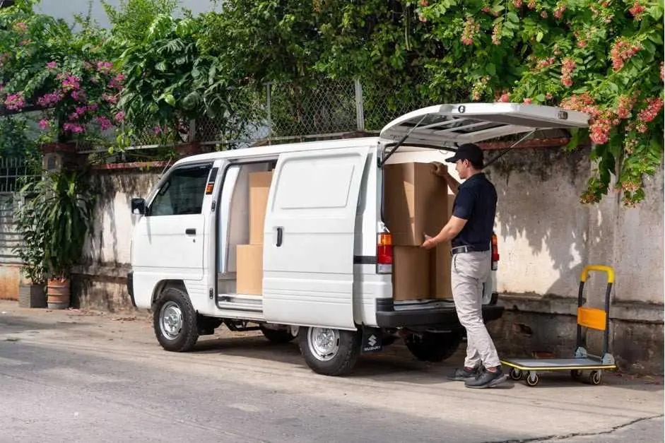 Ô Tô Van: Giải Pháp Vận Chuyển Hàng Hóa Linh Hoạt Cho Doanh Nghiệp